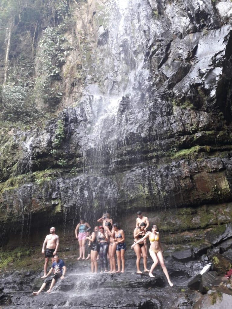 Sapopema é um município brasileiro localizado no norte do estado do Paraná a 300 km de Curitiba. O município se destaca pelas belezas naturais como cachoeiras, montanhas, grutas e cavernas. Por conta disso, atrai visitantes interessados no turismo de aventura, como rapel, trekking, ciclo turismo e muito mais. Os principais pontos turísticos da cidade são o Pico Agudo e o Salto das Orquídeas.Sapopemas - Trilheiros do Paraná